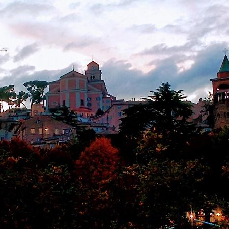 Casa Vacanze Nel Centro Storico Di Fermo Happy Song Exterior foto