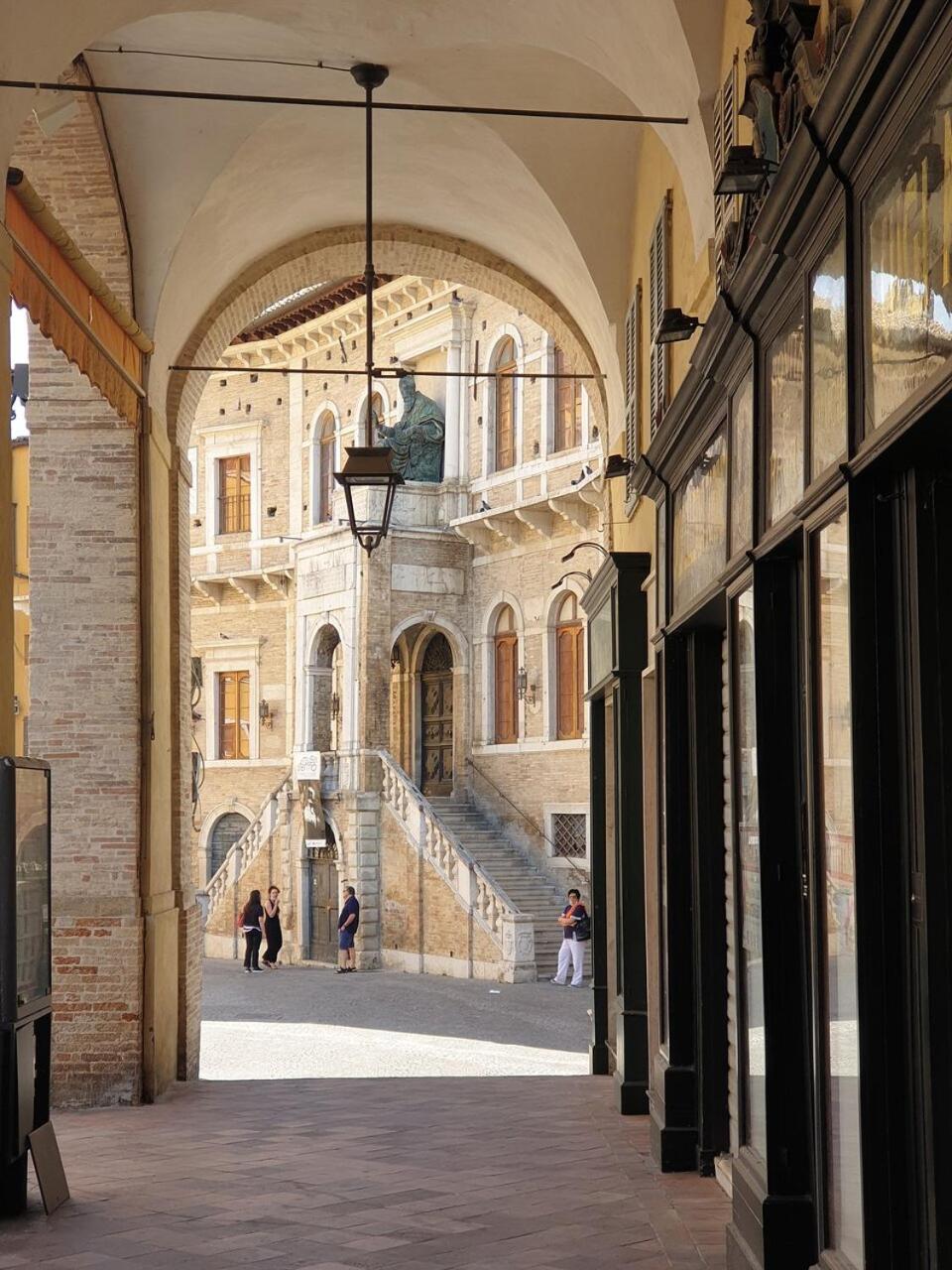 Casa Vacanze Nel Centro Storico Di Fermo Happy Song Exterior foto